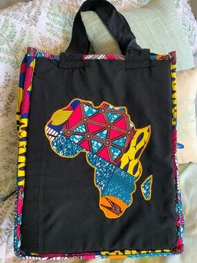 Black and multicolor tote bag with Africa appliqué